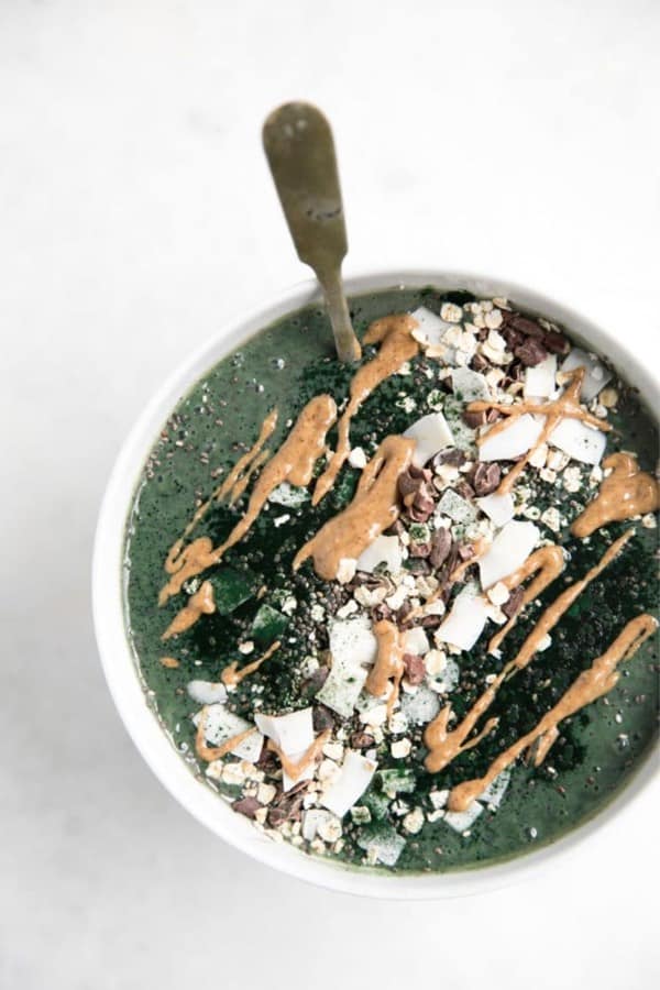 vegan spirulina smoothie bowl for breakfast