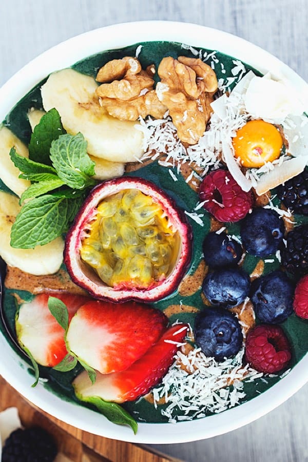 easy smoothie bowl with banana