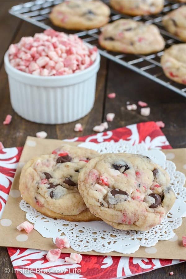 chocolate chip cookie recipe with peppermint and oreo