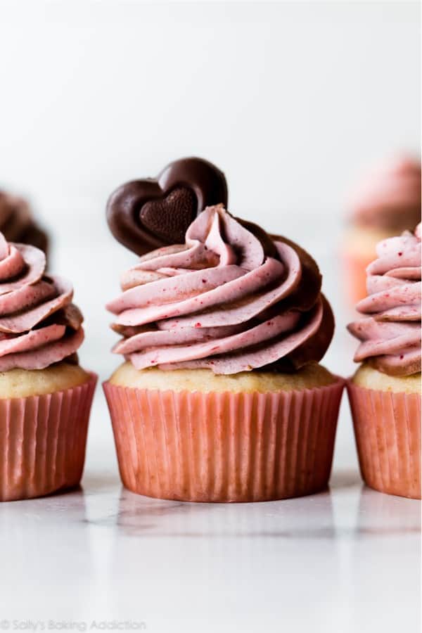 strawberry cupcake idea for valentines day
