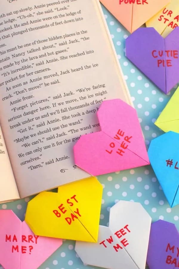 easy valentines day themed bookmark