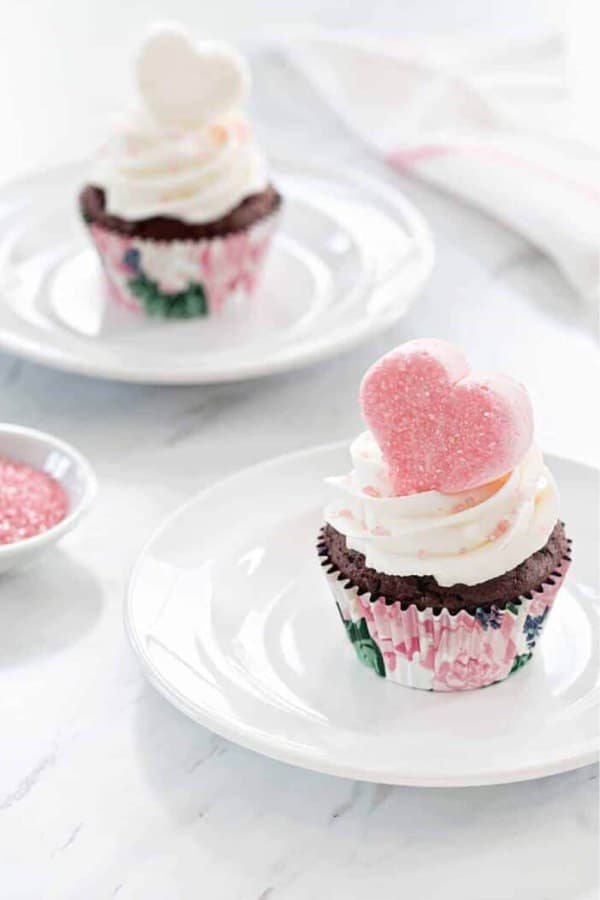 marshmallow cupcake example with heart
