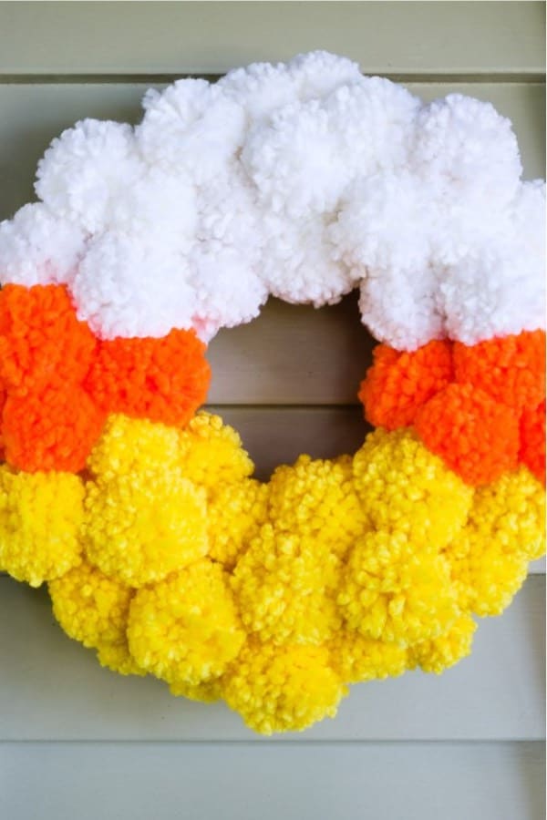 how to make a wreath with yarn pom pom