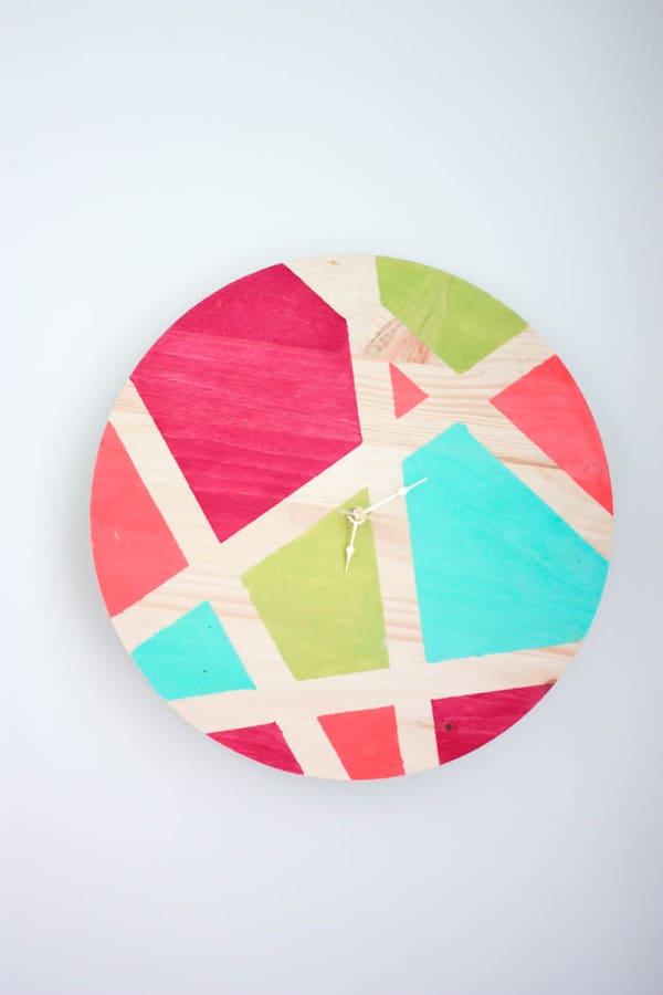 simple diy clock with painted colors