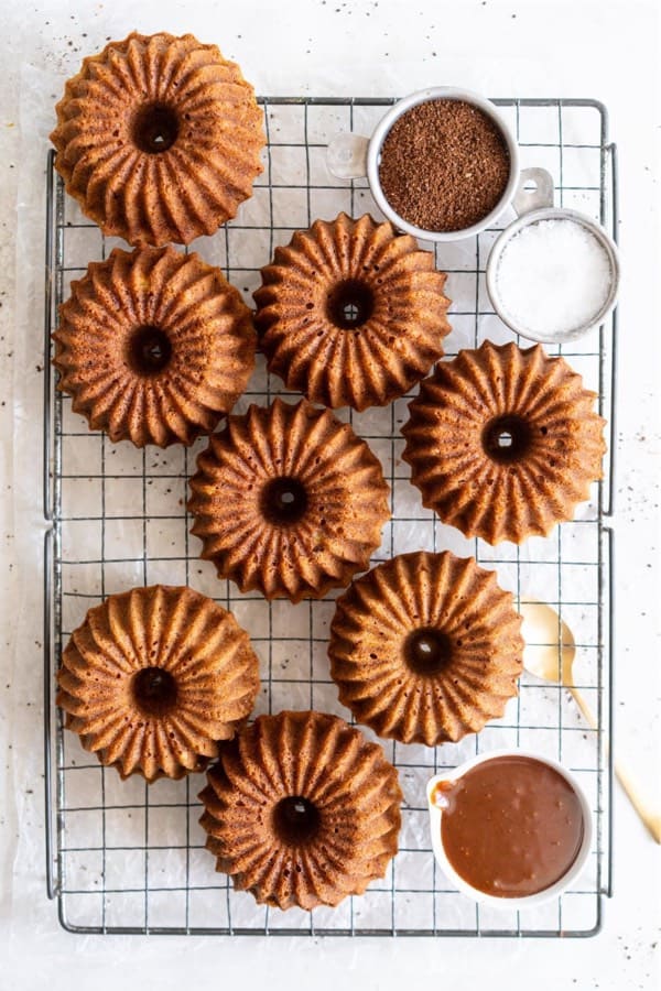 how to make mini bundt cakes at home