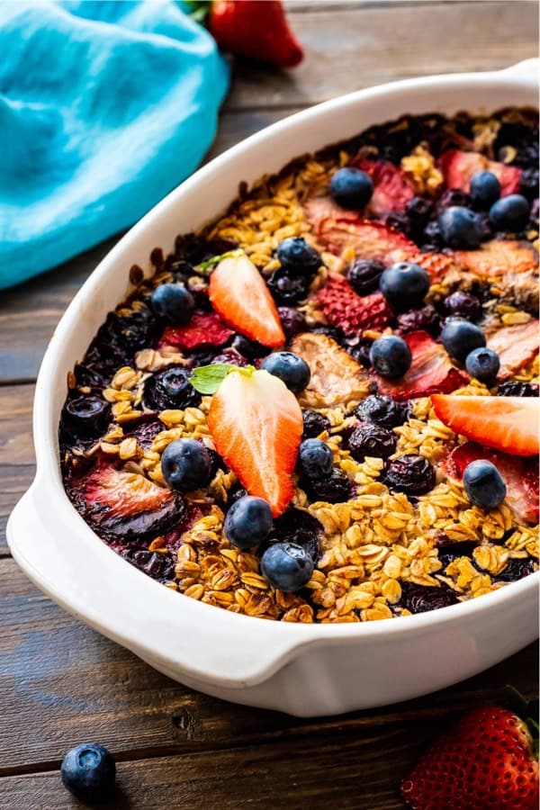 baked oatmeal recipe with berries