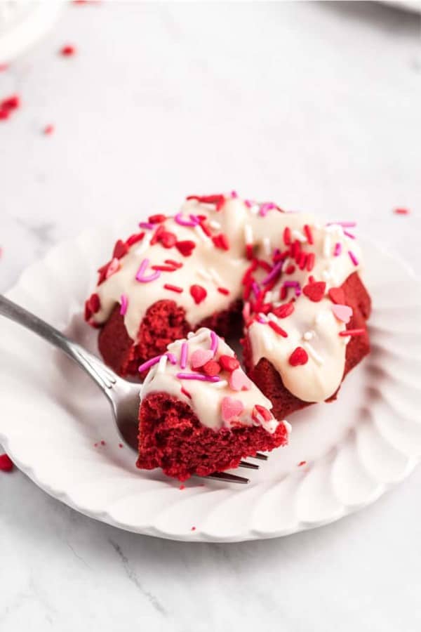 quick valentines day dessert recipe for bundt cakes