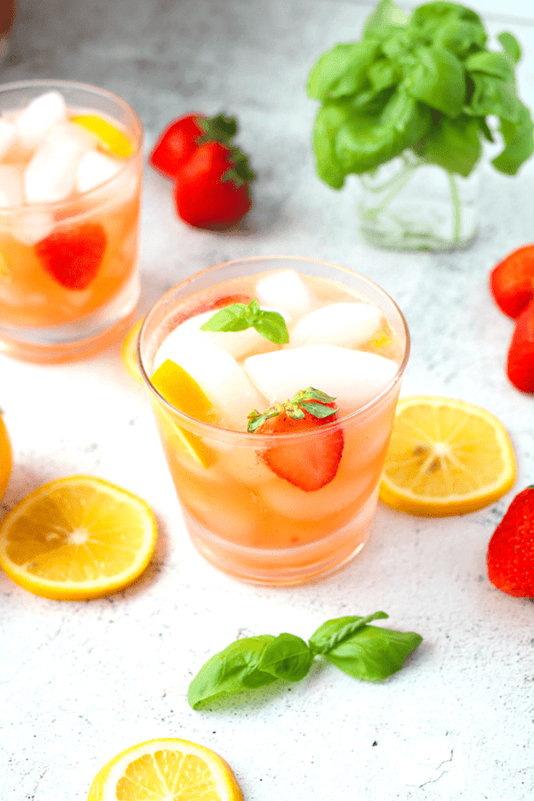 Low Sugar Strawberry Lemon Cocktail