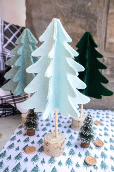 20+ Felt Christmas Crafts to Make with Kids This Holiday Season