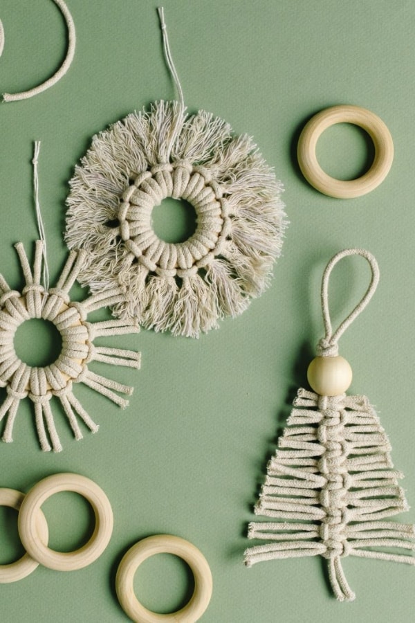 DIY MACRAME CHRISTMAS ORNAMENT