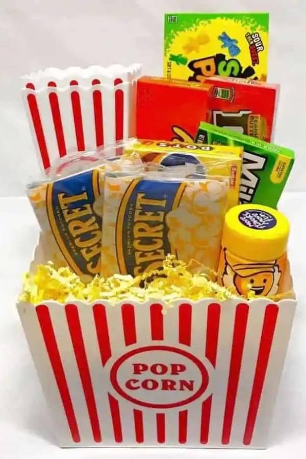 DIY MOVIE NIGHT GIFT BASKET