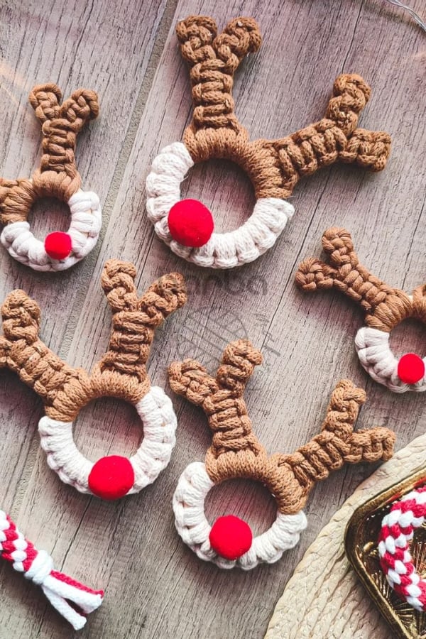 RUDOLPH THE RED-NOSED REINDEER MACRAME