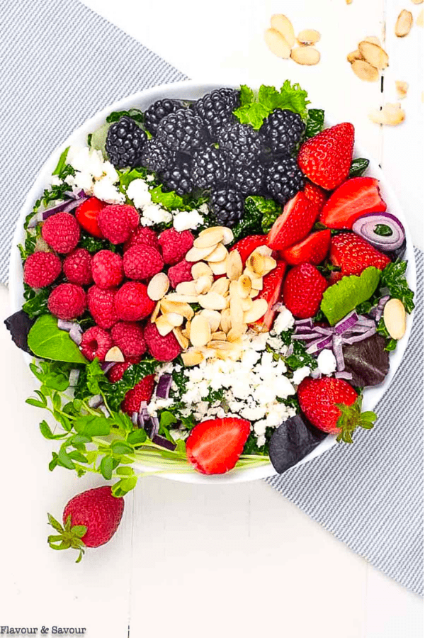 Mixed Green Salad With Berries