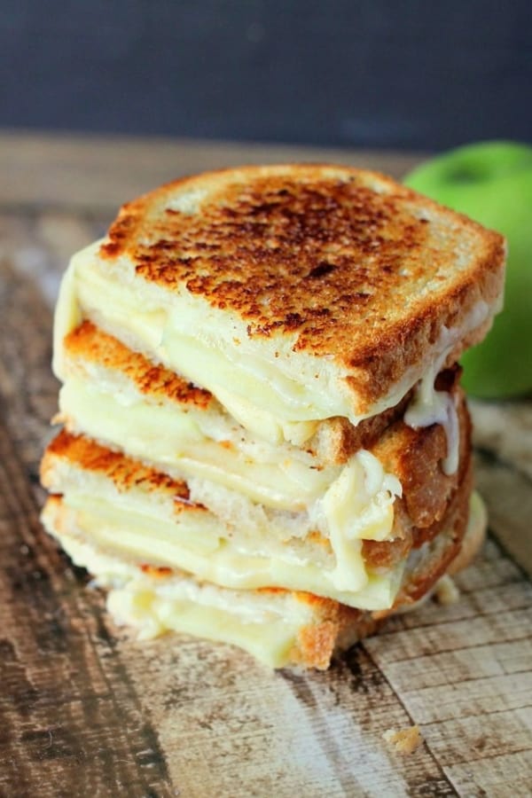 APPLE & GOUDA GRILLED CHEESE