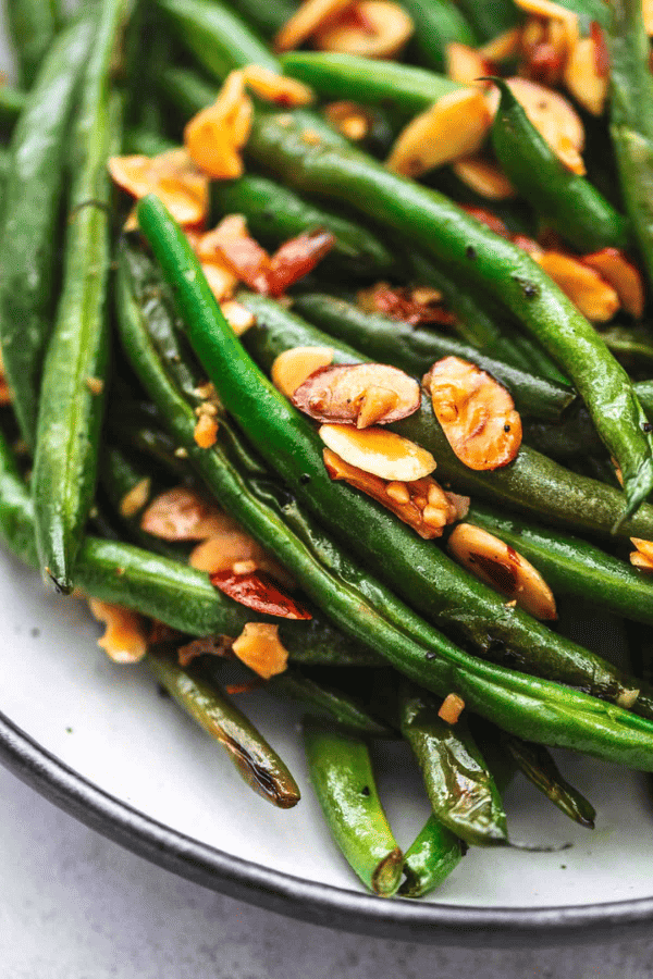 Sauteed Green Beans with Garlic and Almonds