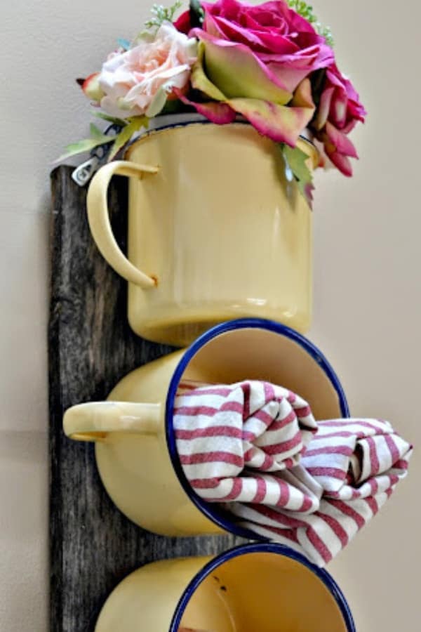 ENAMEL MUG ORGANIZER