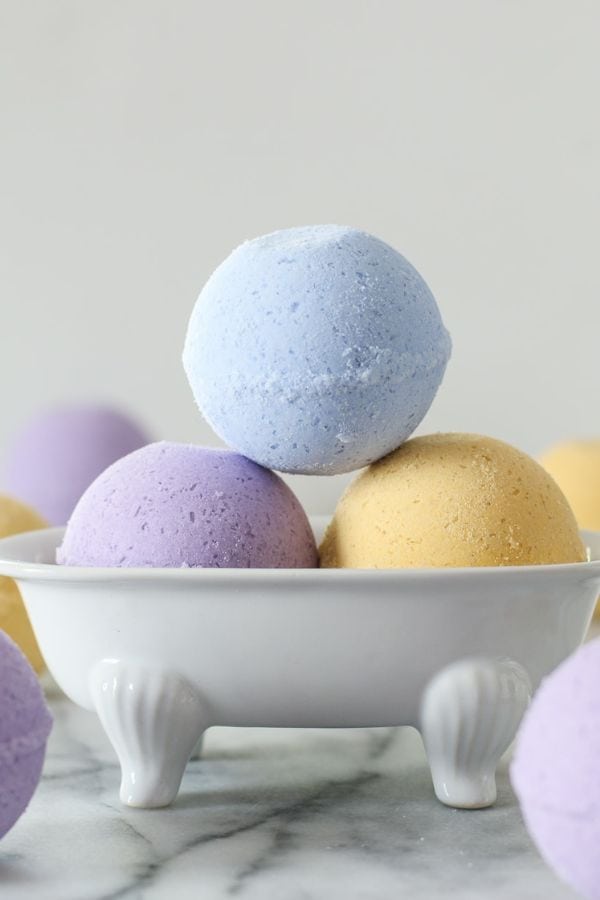 HOMEMADE BATH BOMBS