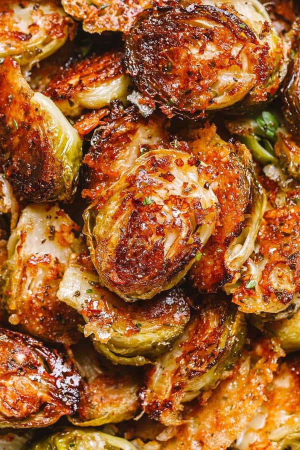 GARLIC PARMESAN ROASTED BRUSSELS SPROUTS