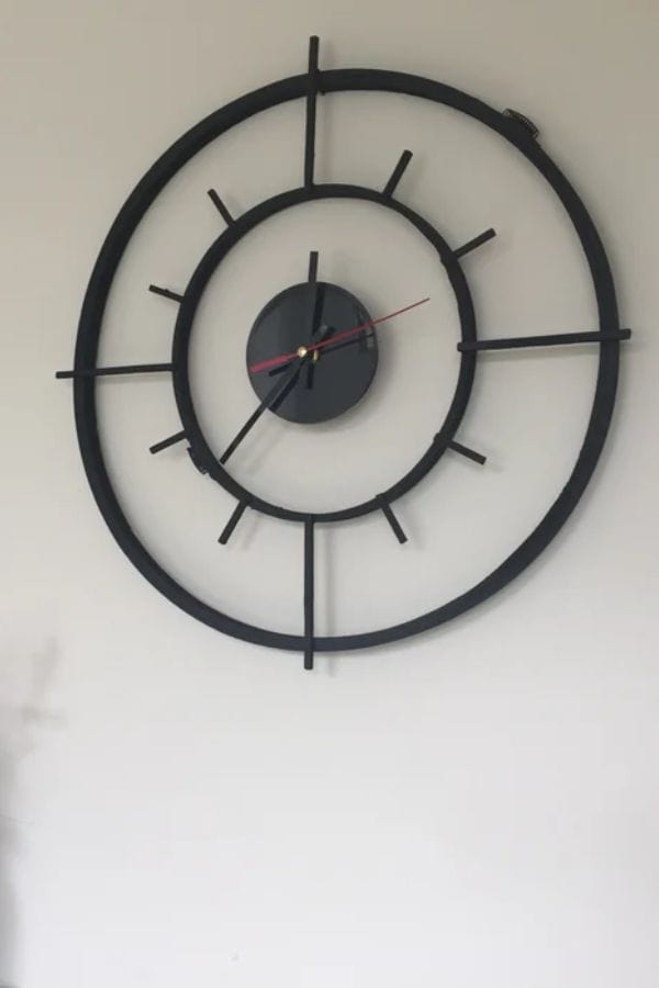 MINIMALIST CLOCK