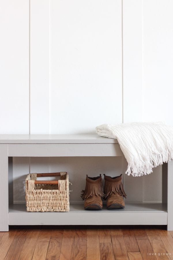 MINIMALIST ENTRYWAY BENCH