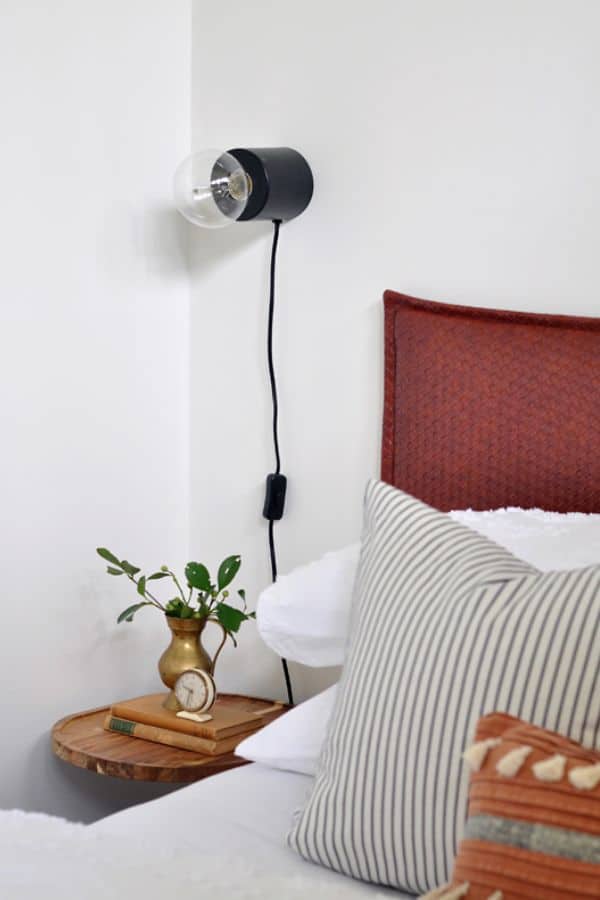 MINIMALIST TABLE LAMP