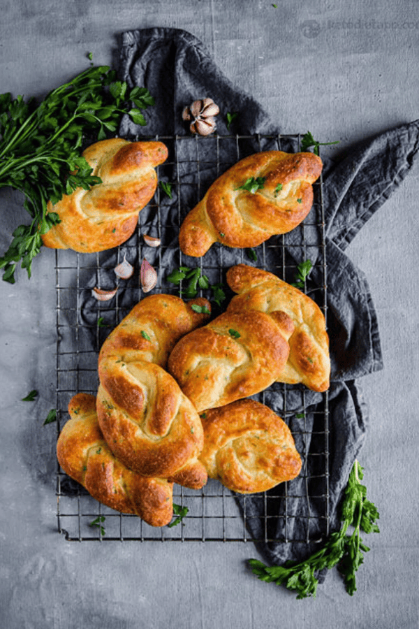 Low Carb and Keto Garlic Knots