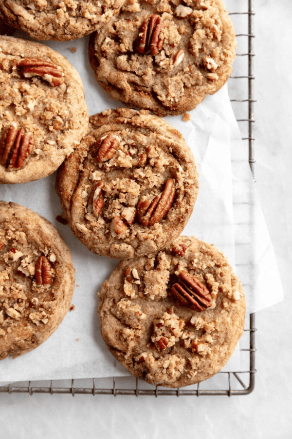 Maple Pecan Crumble Cookies